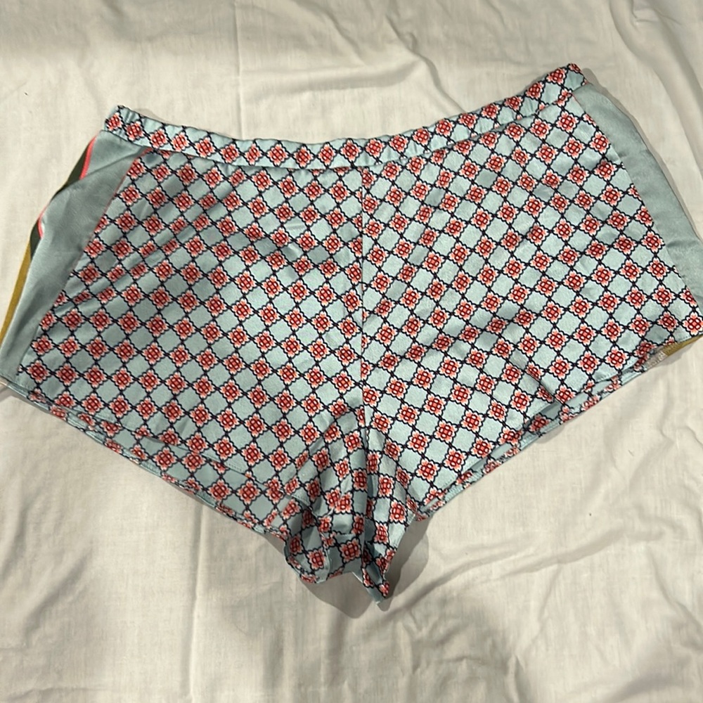 Vs silky patterned pj shorts size s